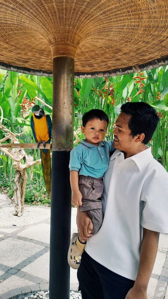 WhatsApp-Image-2025-12-30-at-12.21.44-576x1024 Bali Bird Park Bali, Mengenal Ratusan Jenis Burung dengan Cara Rekreatif dan Edukatif