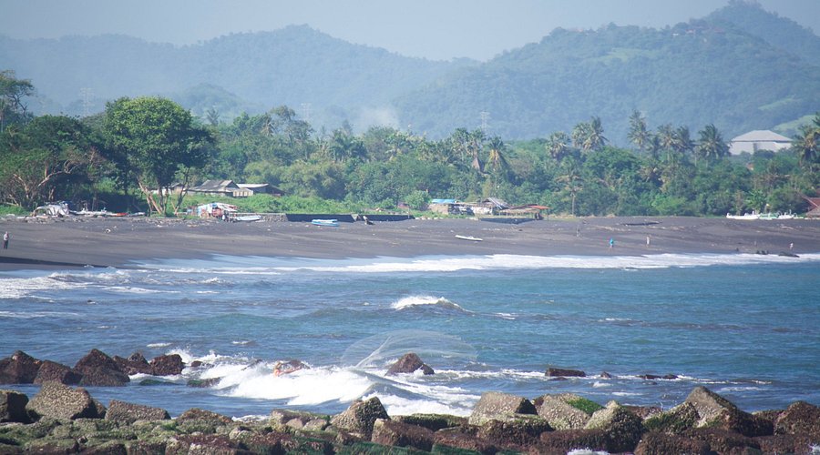 lebih-beach Paket Ikan Bakar Murah Meriah di Pantai Lebih 99K (Paket Komplit 2 Orang)