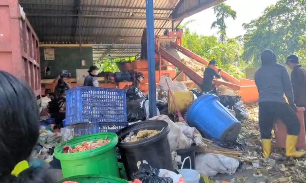 WhatsApp-Image-2026-04-18-at-18.21.56-1024x611 TPS3R Sapuh Jagad sebagai Wujud Penguatan Ekoteologi di Desa Gulingan