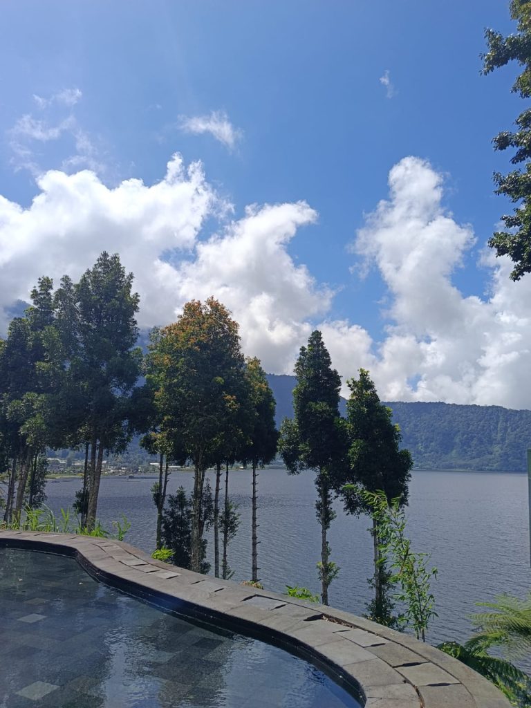 WhatsApp-Image-2026-06-15-at-14.08.04-768x1024 Stuja di Danau, Ngopi Cantik di Pinggir Danau Beratan Bedugul